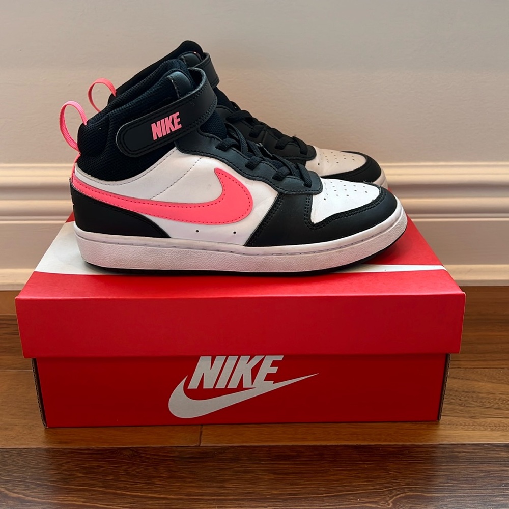 Nike Court Borough Mid 2